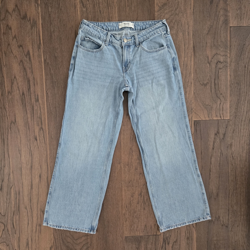 Hollister Women's Light Blue Relaxed Jeans